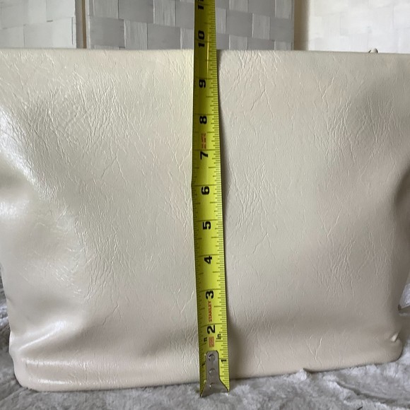 Urban Expressions Cream Leather Shoulder Bag - Picture 2 of 11